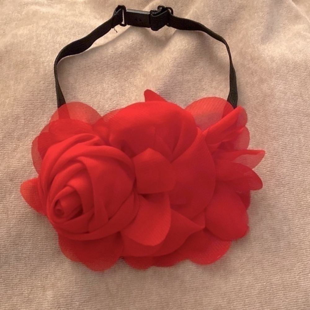 ✅Red chiffon floral choker with black elastic clip fastener.